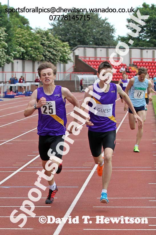 Boys 800 metres, Northern Inter-County Schools, Gateshead International Stadum. Photo: David T. Hewitson/Sports for All Pics